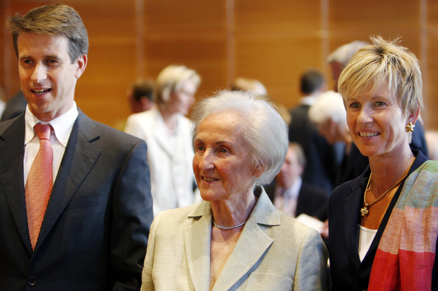 Zľava Stefan Quandt, jeho matka Johanna Quandt a jeho sestra Susanne Klatten