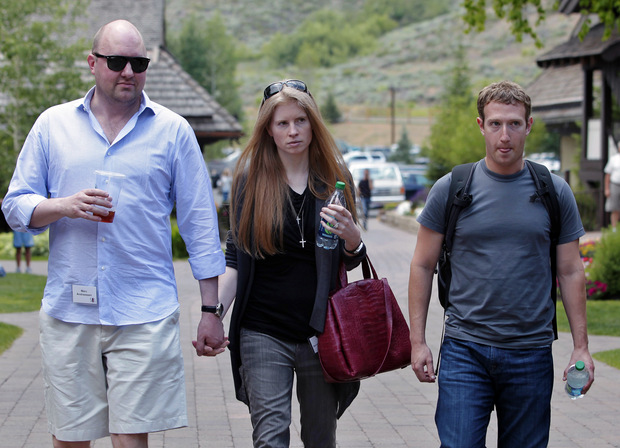 Marc Andreessen so svojou ženou Laurou a Markom Zuckerbergom