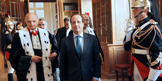 Vľavo Didier Migaud, v strede Francois Hollande