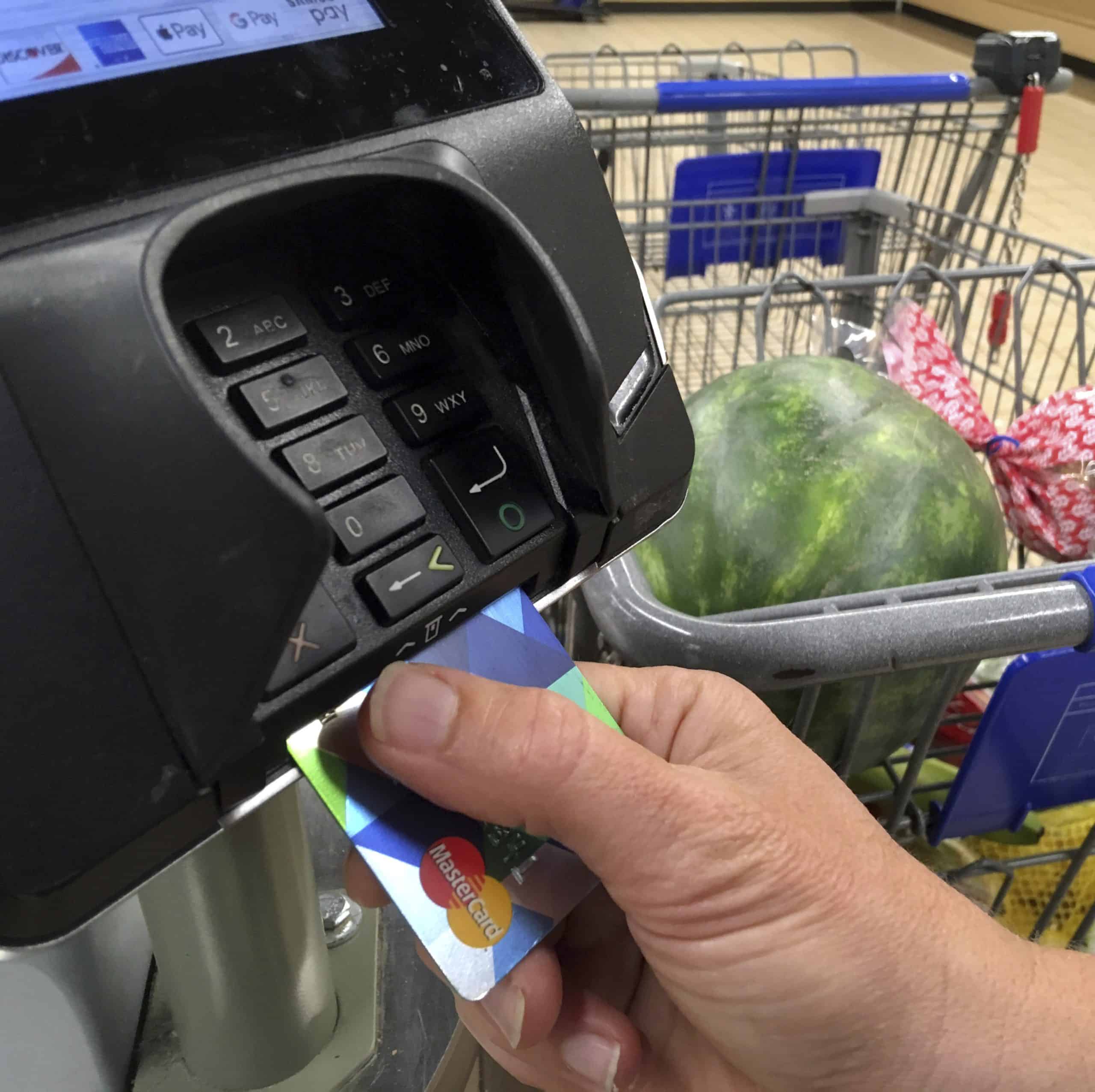 Pri platení v zahraničí sa oplatí voliť prepočet bez konverzie