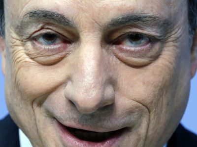 Draghi: Dočasné spomalenie ešte nemusí nevyhnutne znamenať vážnu ekonomickú recesiu