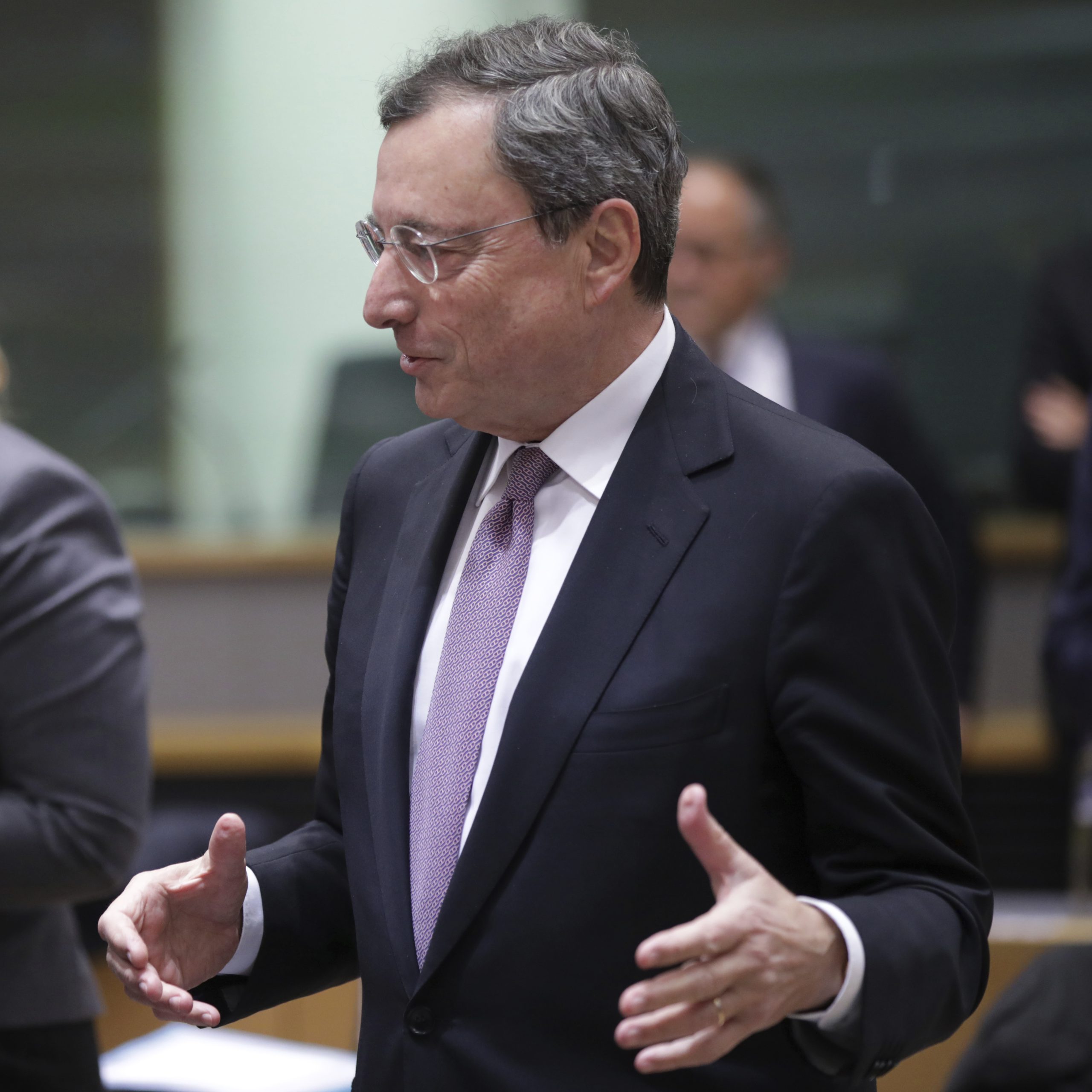 Ťažká situácia pre ECB:  Zvýšené ekonomické riziká v čase ukončovania ultrauvoľnenej politiky