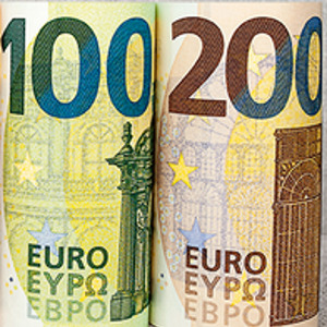 Do obehu prichádza nová stoeurovka a dvestoeurovka