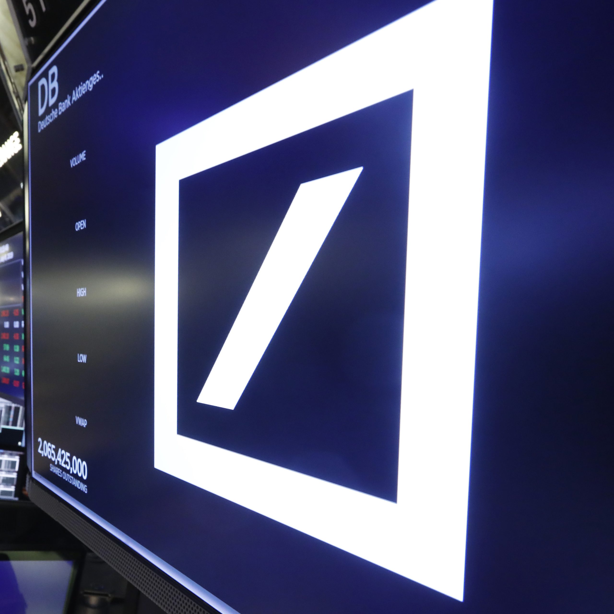 Akcie Deutsche Bank poklesli o 5 % po čistej strate v druhom štvrťroku 3,15 miliárd eur