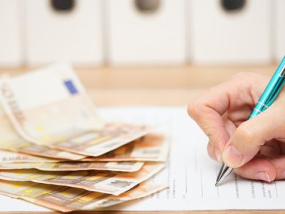 Finančný analytik: Mladí by po nástupe do práce mali začať šetriť