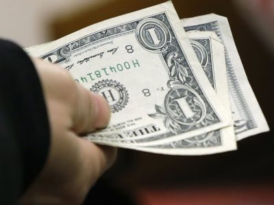 Americkí miliardári prvýkrát v histórii padli do nižšieho daňového pásma ako robotnícka trieda