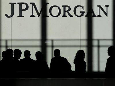 JPMorgan už nechce preplácať jazdy Uberom, bankárom nariadila povinný návrat do kancelárií