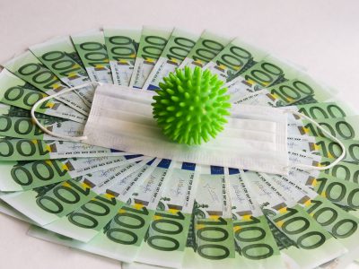 Zamestnanci, ktorí sa nakazili v práci, by mali dostať úrazový príplatok