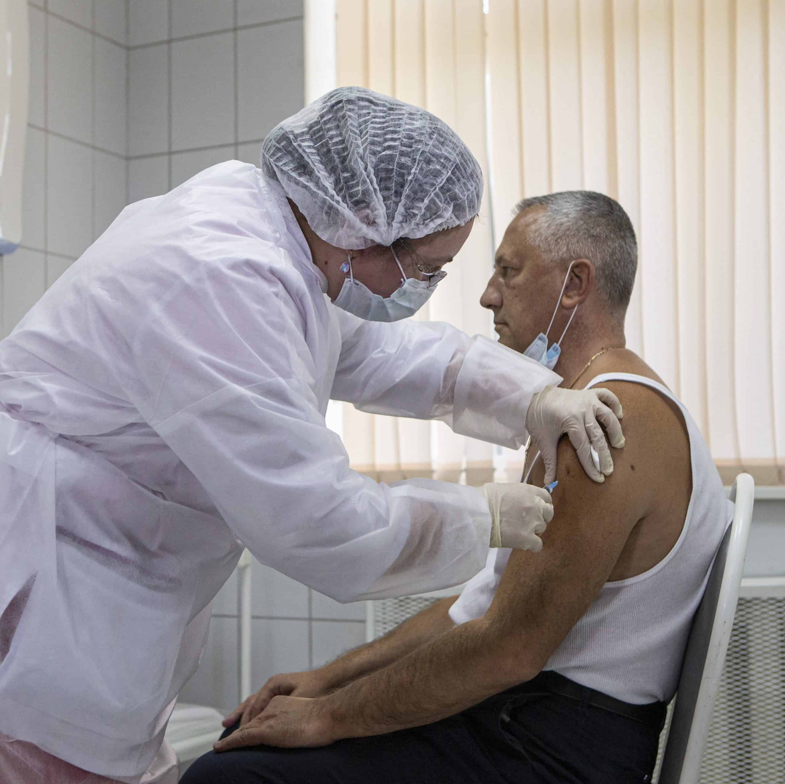 Ruskí vedci tvrdia, že vakcína Sputnik V má účinnosť 92 percent