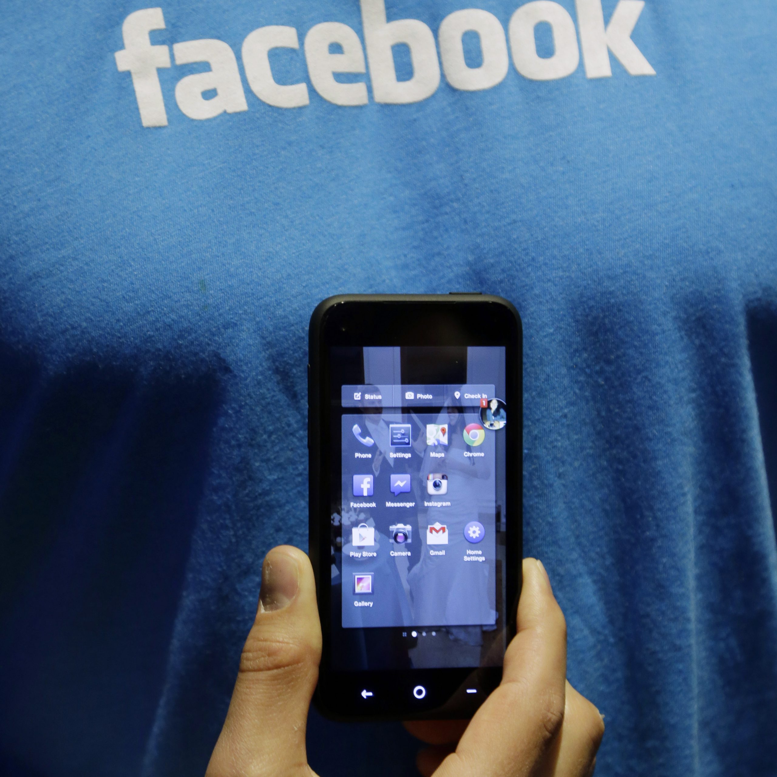 Facebook siaha kráľovi na korunu, i keď v mobilnej inzercii je len nováčik