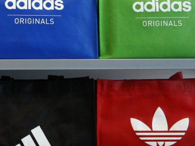 Úspešný Adidas s vyšším ziskom zostáva akcionárom Bayernu Mnichov