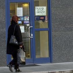 Poslanci schválili novelu zákona o bankách