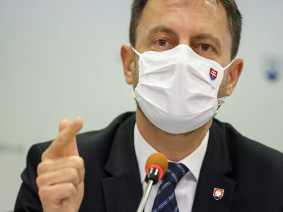 E. Heger: Čo najskôr musíme zostúpiť z „dlhovej hory“ do bezpečia