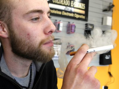 Elektronickým cigaretám sa presadiť nedarí, EÚ zatiaľ ich predaj nereguluje