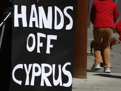 Cyprus: Reči o dominoefekte sa nenaplnili, Rusi sem nosia peniaze ako pred krízou
