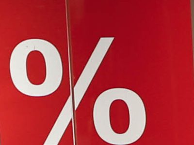 Sadzbu DPH nechajte na 20 %, radí nám MMF