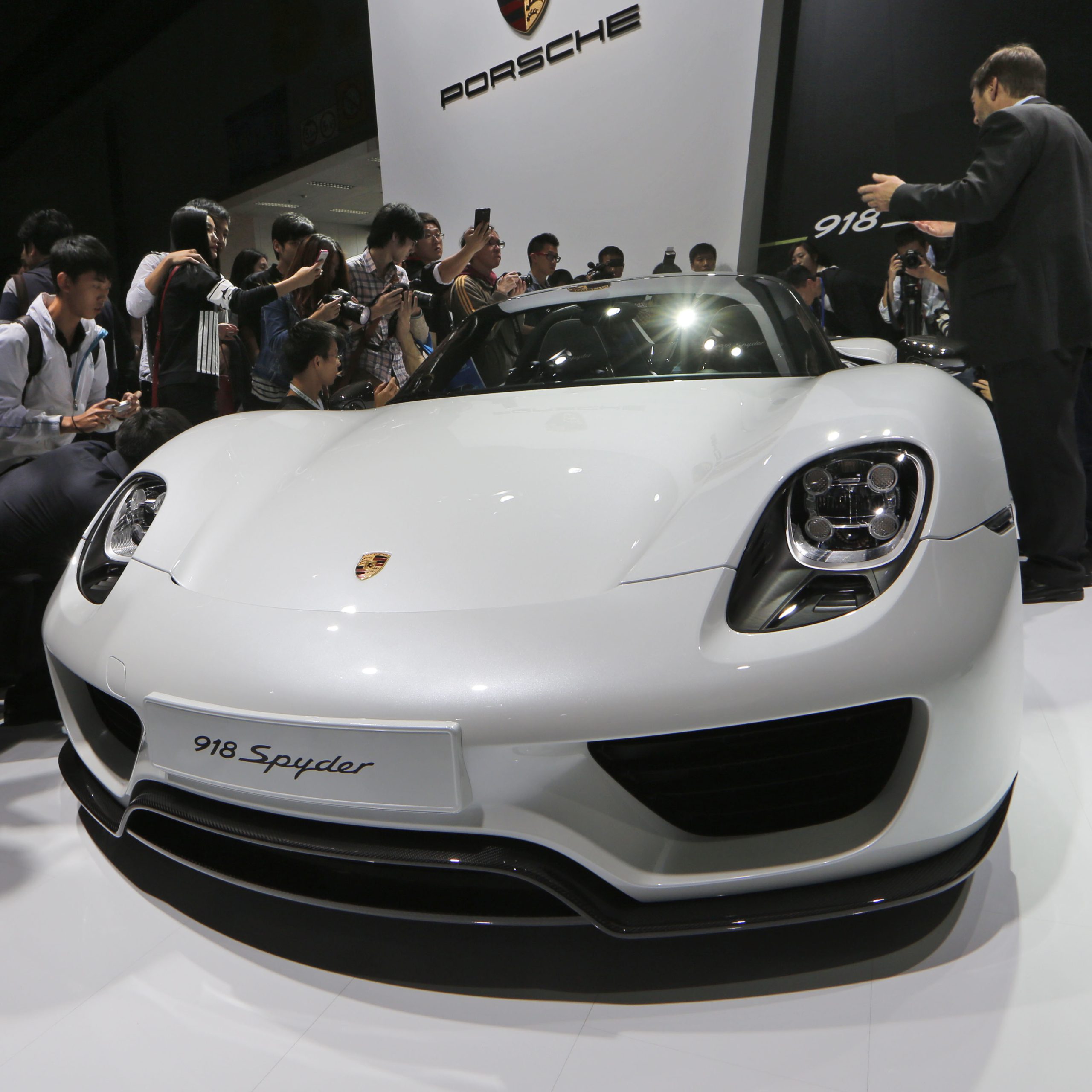 Exšéf automobilky Porsche predsa len pôjde pred súd