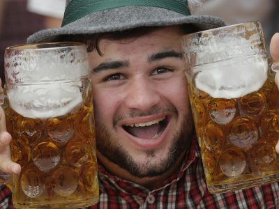 Oktoberfest: Cena piva stúpla na desať eur, návštevníkov to odrádza