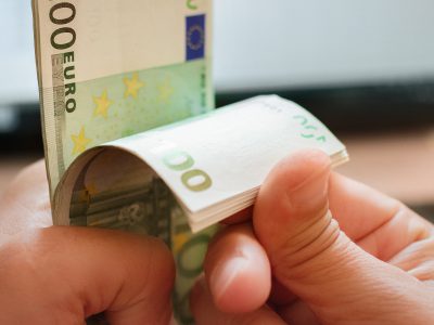 Napriek epidémii: Priemerná mzda v SR na ročnej úrovni prekročila 1100 eur za mesiac
