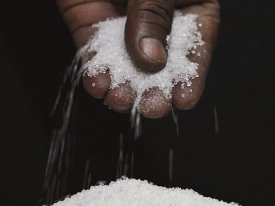 Cena cukru na svetových komoditných trhoch už niekoľko týždňov rastie, v obchodoch si priplatíme aj za vajíčka a pečivo