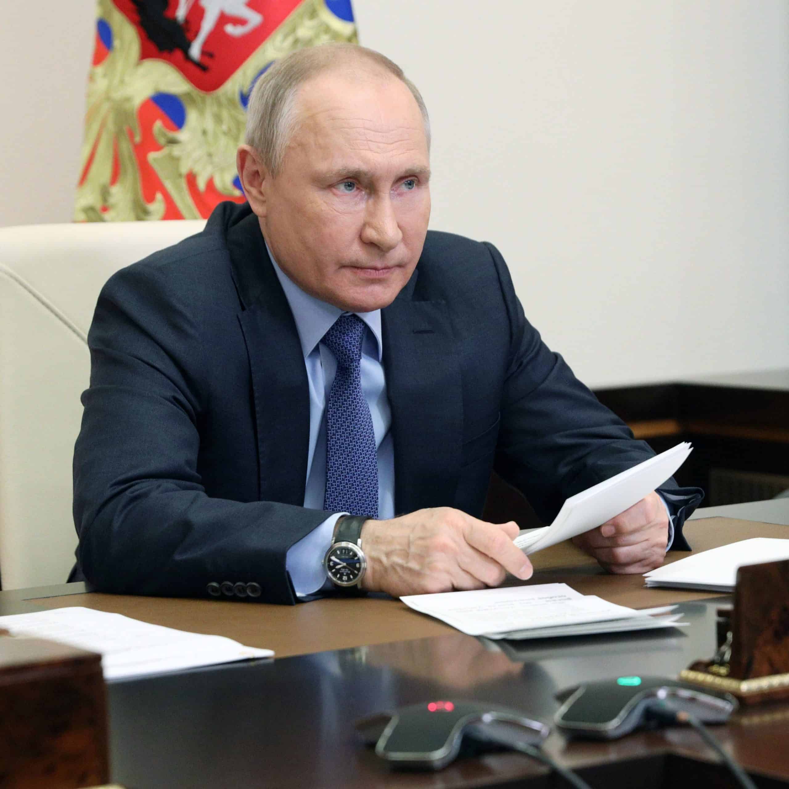 Putin: V Rusku očkovanie proti Covidu povinné nebude