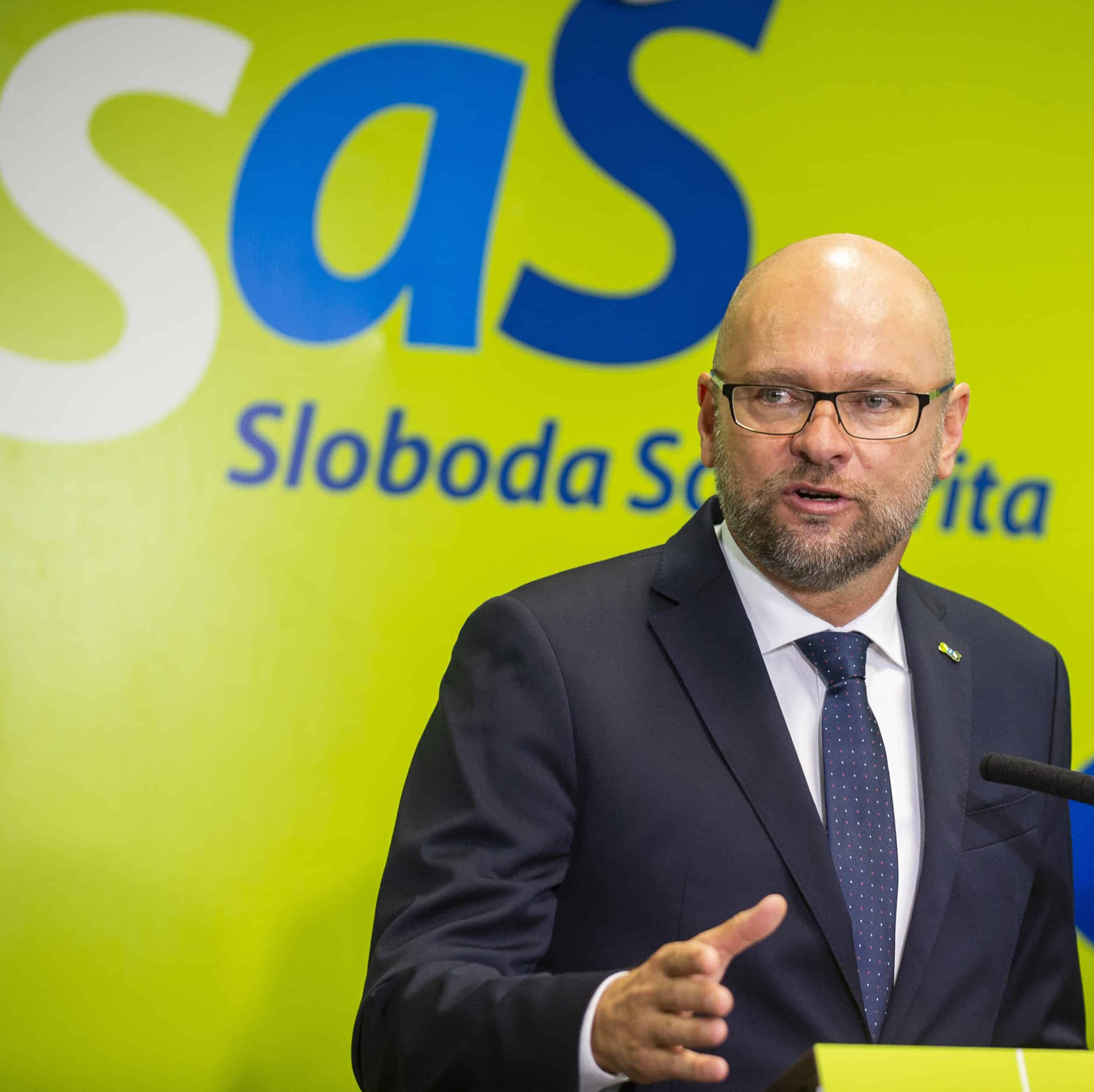 SaS navrhuje rovnú daň z príjmu na úrovni 19 % či zmeny v zdaňovaní pozemkov