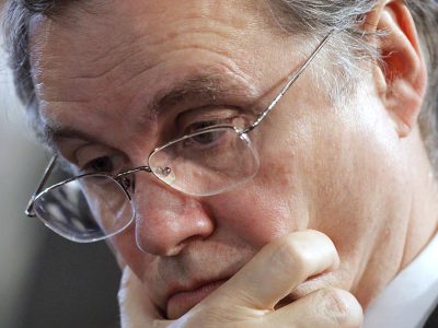 ECB by mala pokračovať v ultravoľnej menovej politike