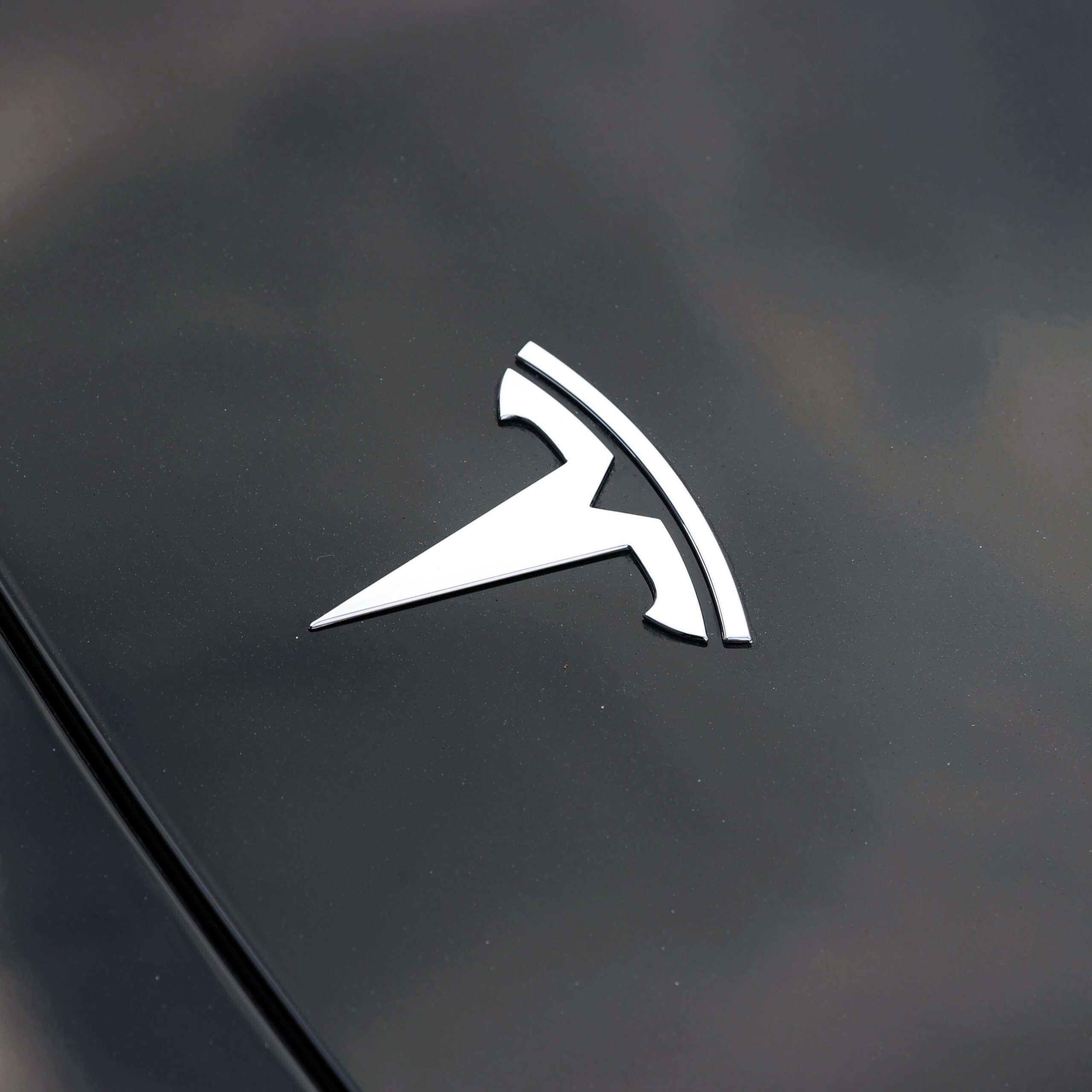 Tesla dosiahla míľnik, jej zisk prekročil 1 miliardu USD