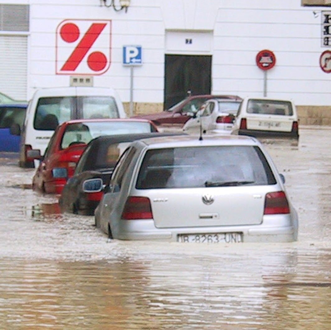 Überschwemmte Gebrauchtwagen aus Deutschland, Belgien und den Niederlanden könnten hier landen