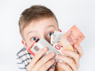 V týchto dňoch začne chodiť rodičom vyššia mzda o zvýšený daňový bonus