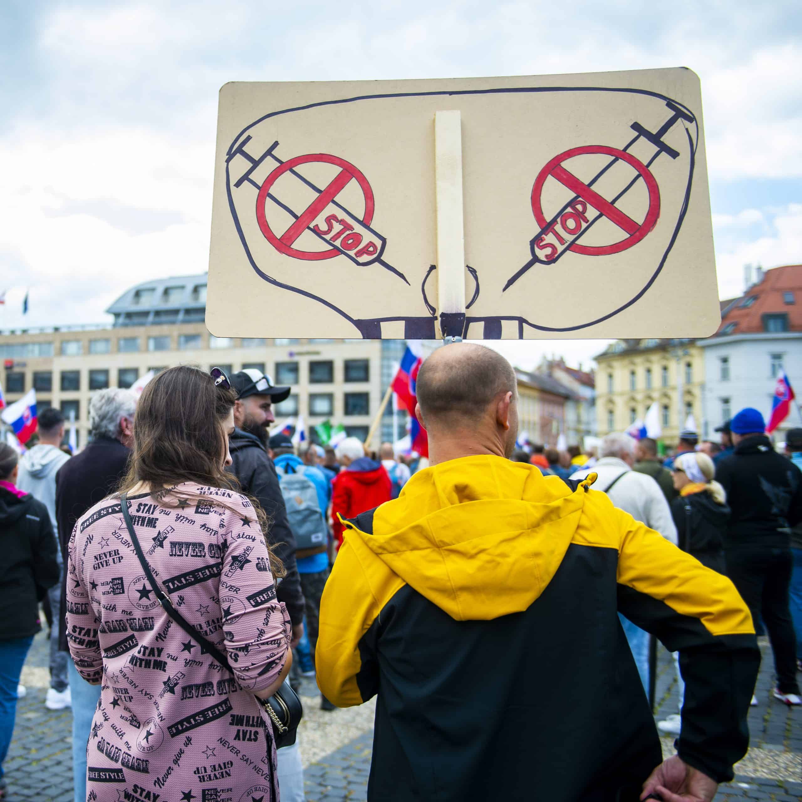 Aj nezaočkovaní sa v červených okresoch dostanú k službám