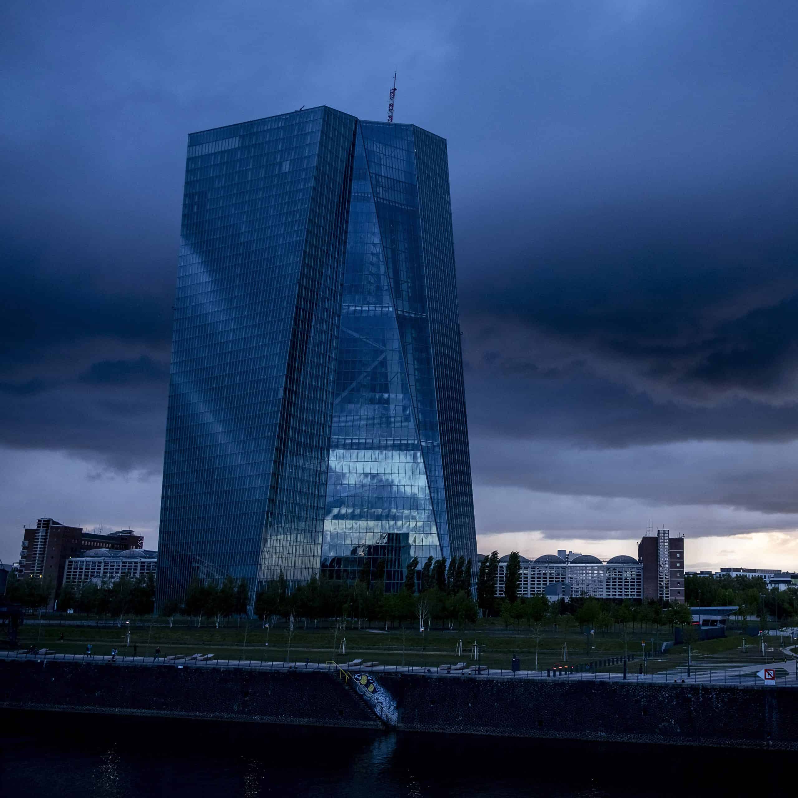 ECB: Bankám v eurozóne stále chýbajú ciele v oblasti klimatických rizík