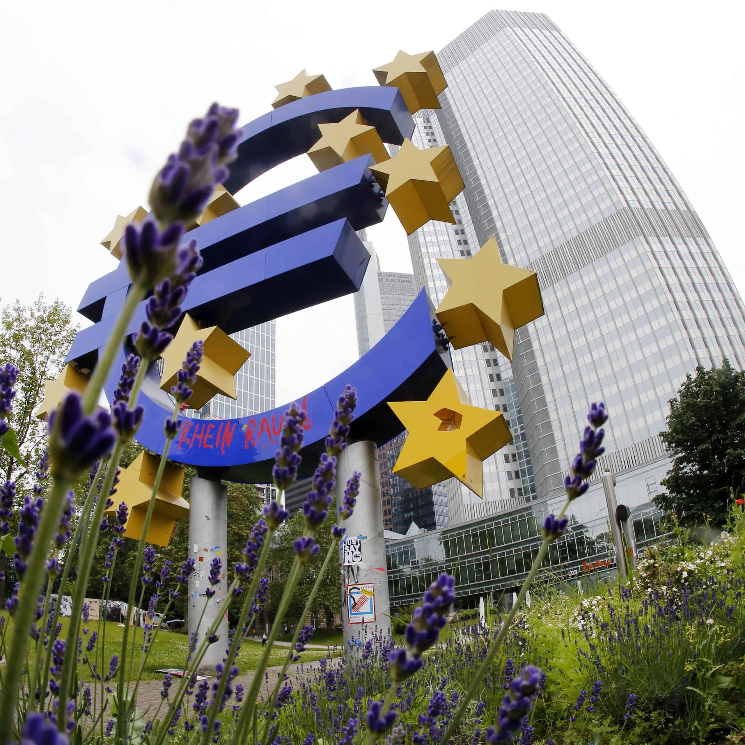 ECB so ziskom 2,4 miliardy eur, peniaze posiela národným bankám