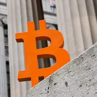 Trhová hodnota kryptoaktív v priebehu jedného mesiaca padla o 800 mld. USD