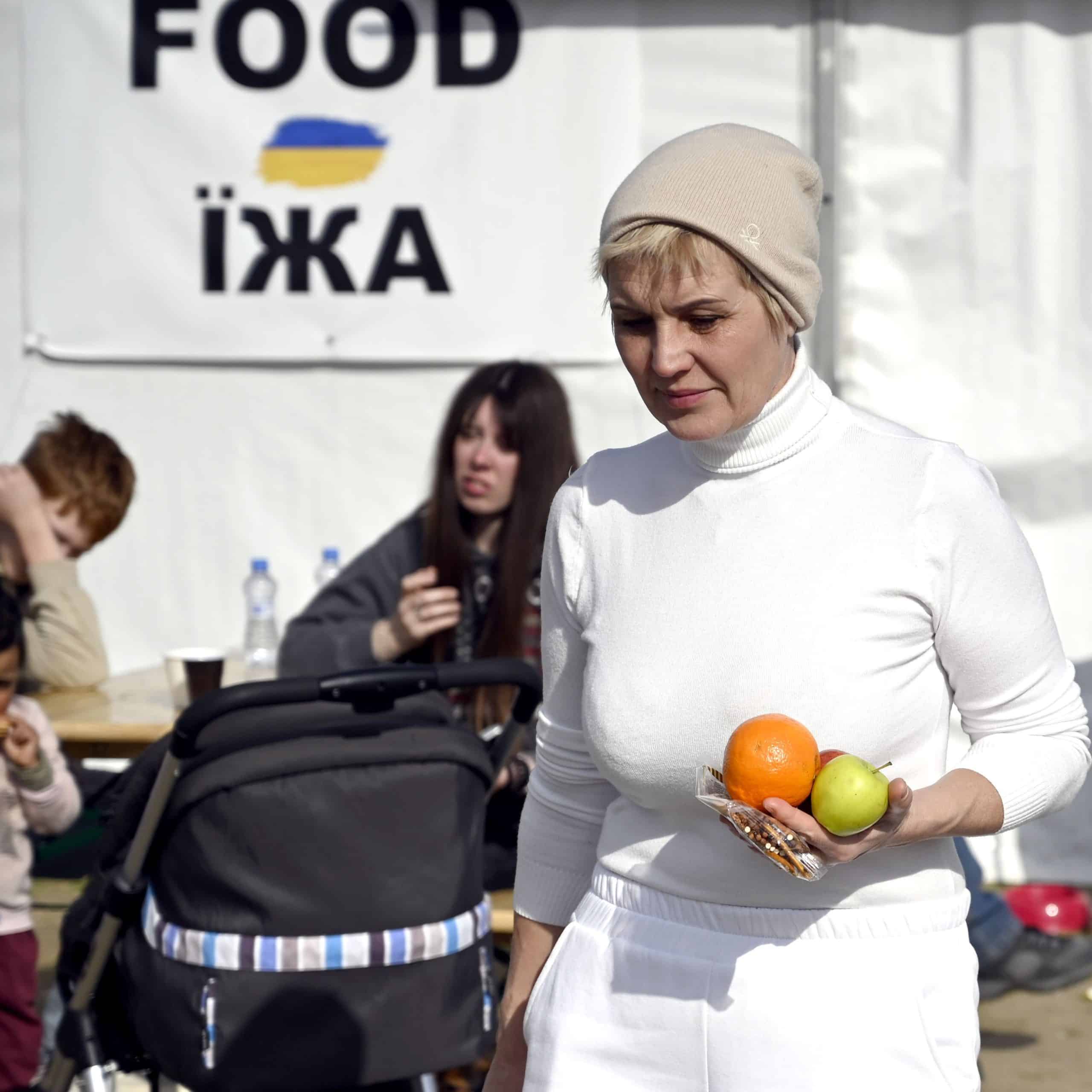 Rozdávanie peňazí utečencom môže viesť k zdražovaniu, ale nemuselo by
