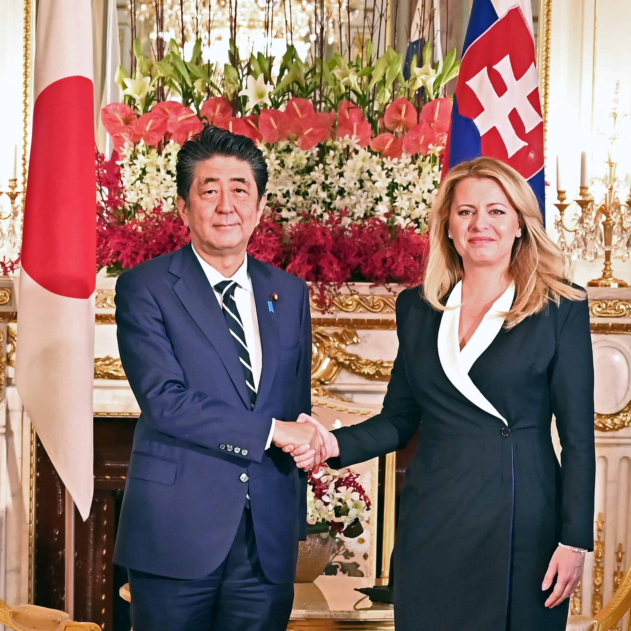Zomrel otec Abenomiky: Bývalý japonský premiér Šinzó Abe podľahol zraneniam streľby