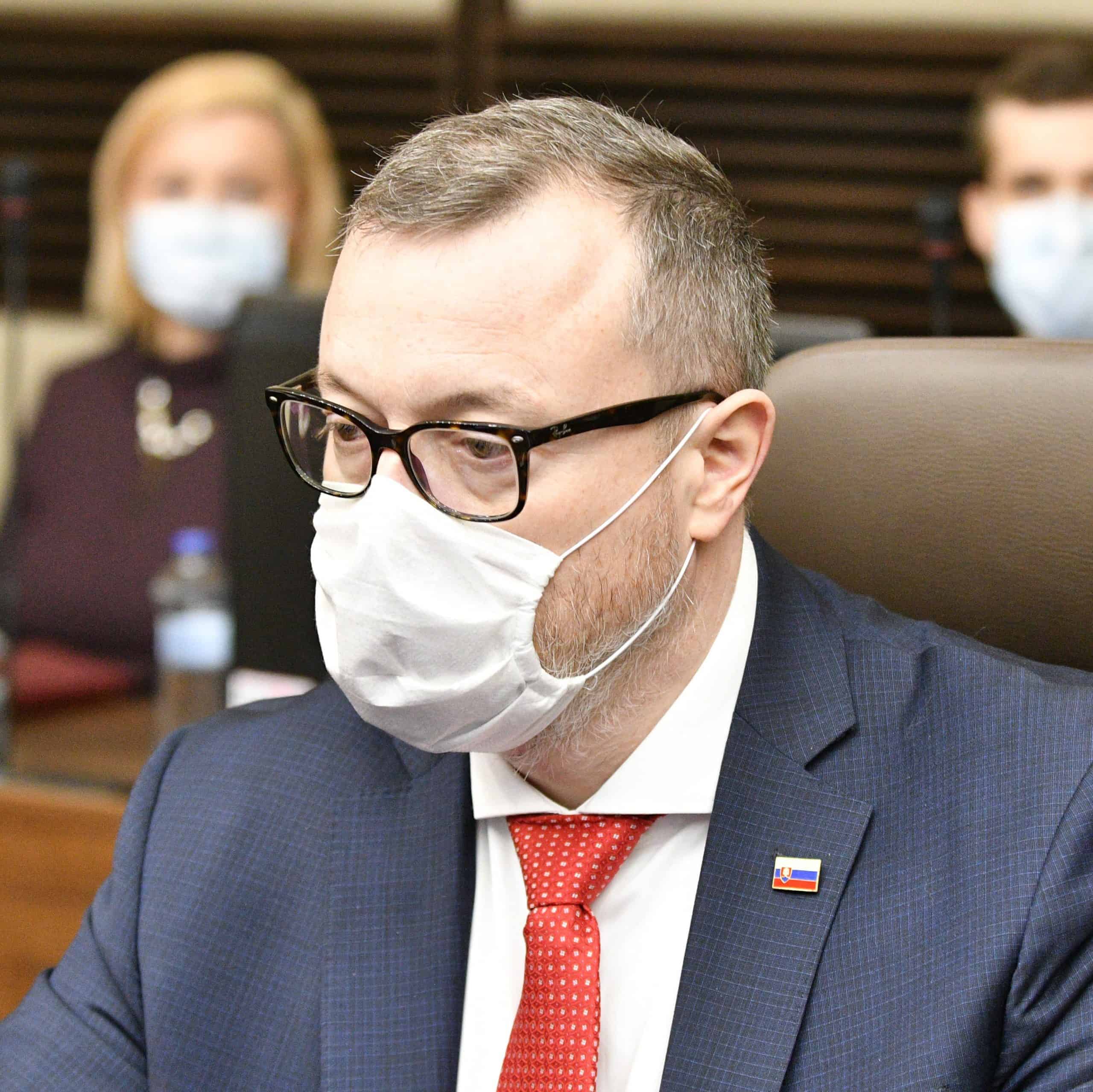 Ročné zúčtovanie v sociálnom poistení sa má zrušiť, novela je v 2. čítaní