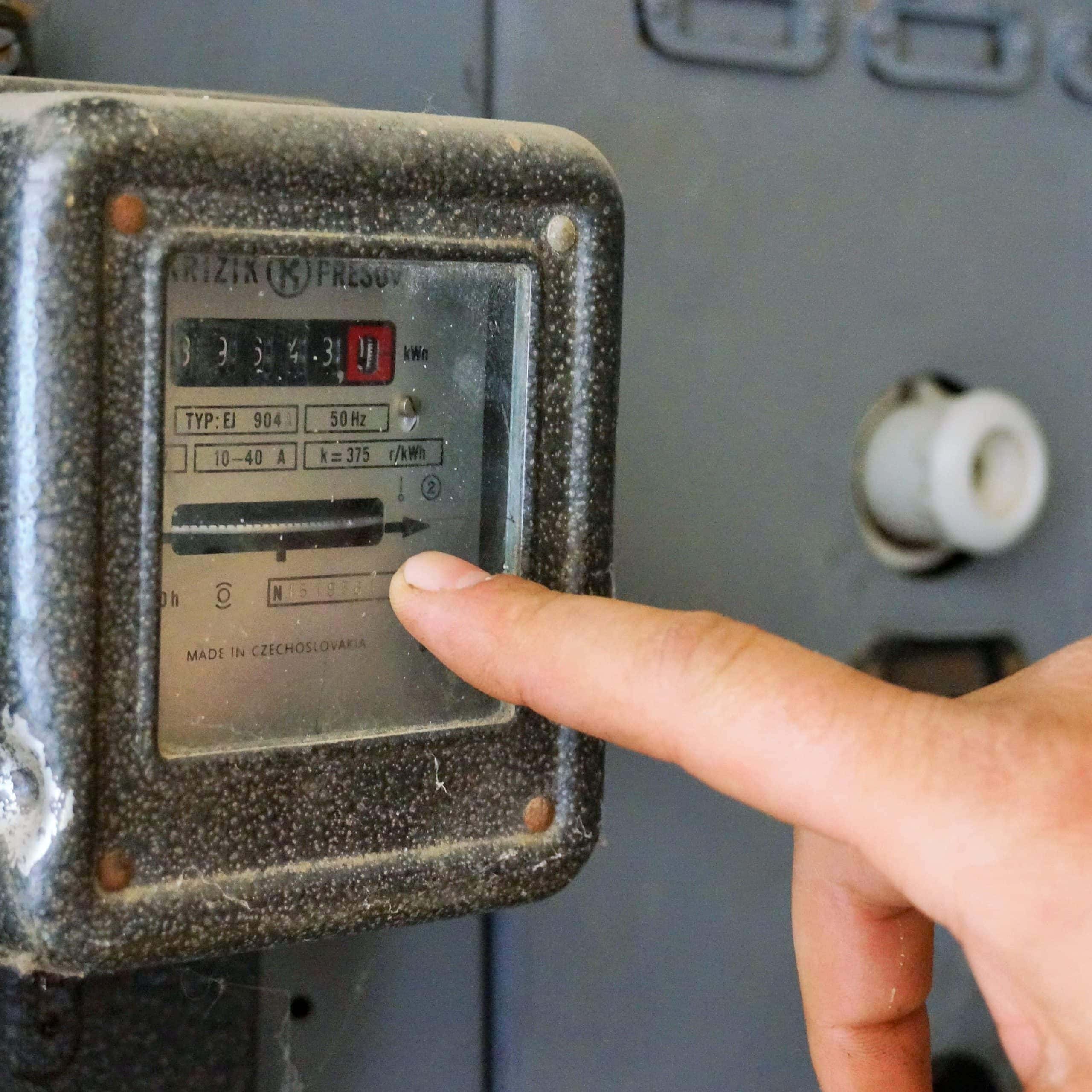 Domácnosti s nízkou spotrebou dostanú lacnejšiu elektrinu aj bez úspor