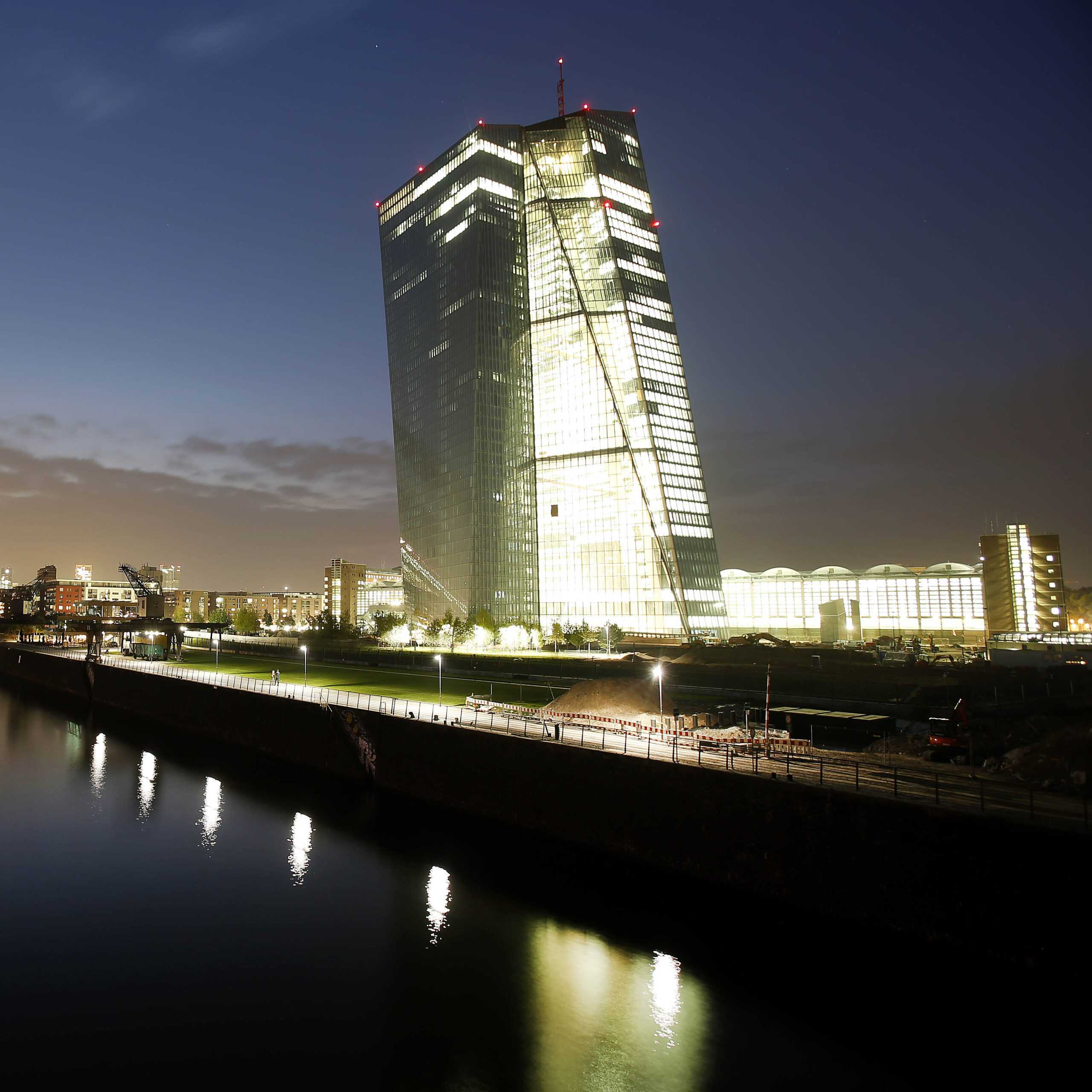 61 miliárd eur v grafe: Takto ECB v marci odkupovala dlhopisy