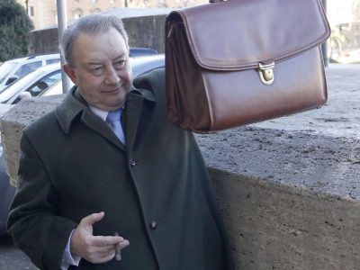 Dlhujú vám peniaze? Nepríjemnosti nechajte na inkasné spoločnosti