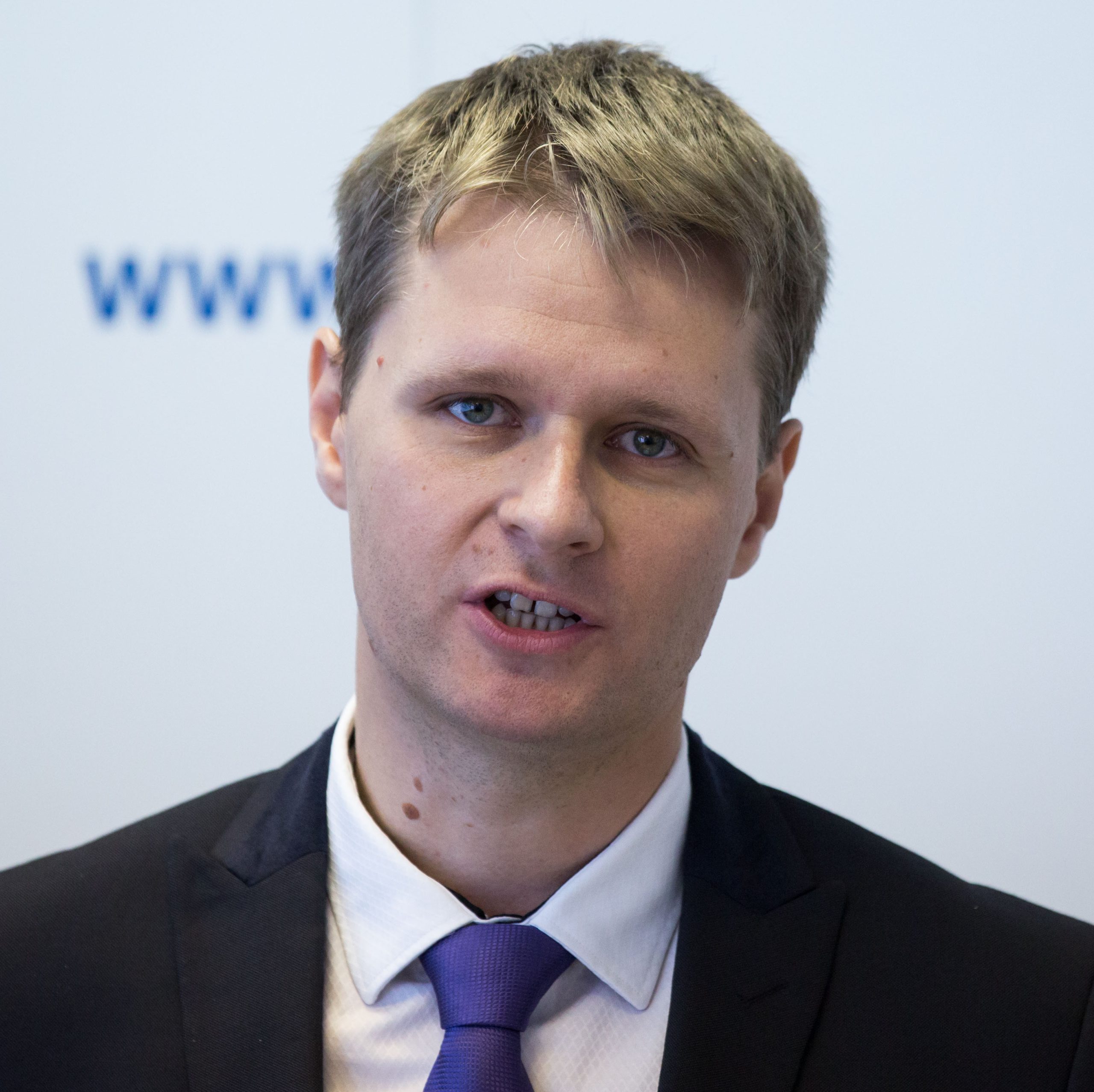 Predaj Slovak Telekomu môže byť podľa Moravčíka nevýhodný