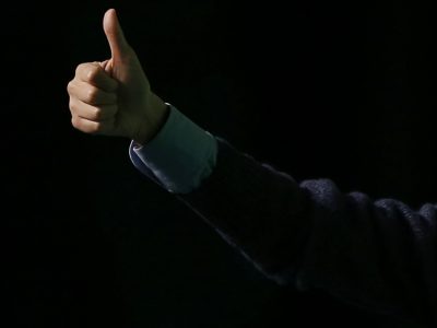 Bohatí zvyšujú stávky na akcie, páčia sa im zisky