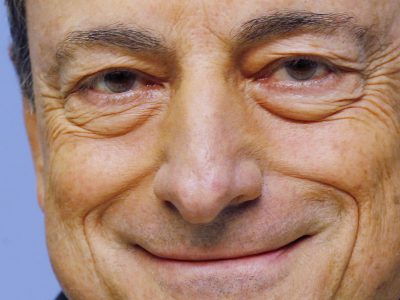 ECB necháva sadzby aj QE bezo zmeny, Grékom dá viac