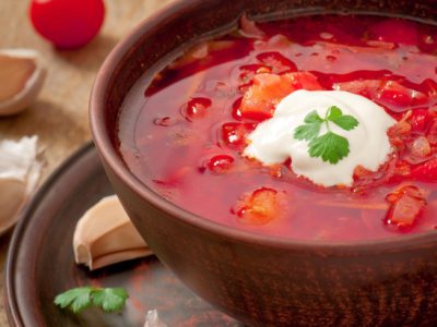 Poslanec navrhuje kvóty na jedlo, aspoň polovica menu musia byť domáce jedlá