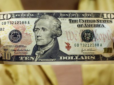 Americké firmy nechcú platiť doma dane, v zahraničí údajne majú dva bilióny dolárov