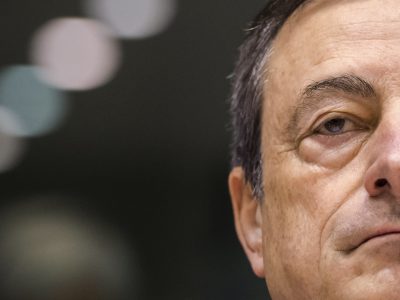 Draghi vystúpil v parlamente, signalizuje možné ďalšie uvoľňovanie menovej politiky