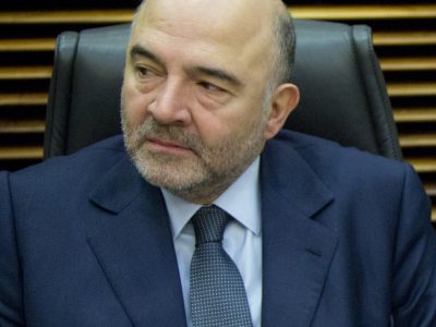 Správy z Davosu: Eurokomisár Moscovici návrat svetovej finančnej krízy neočakáva