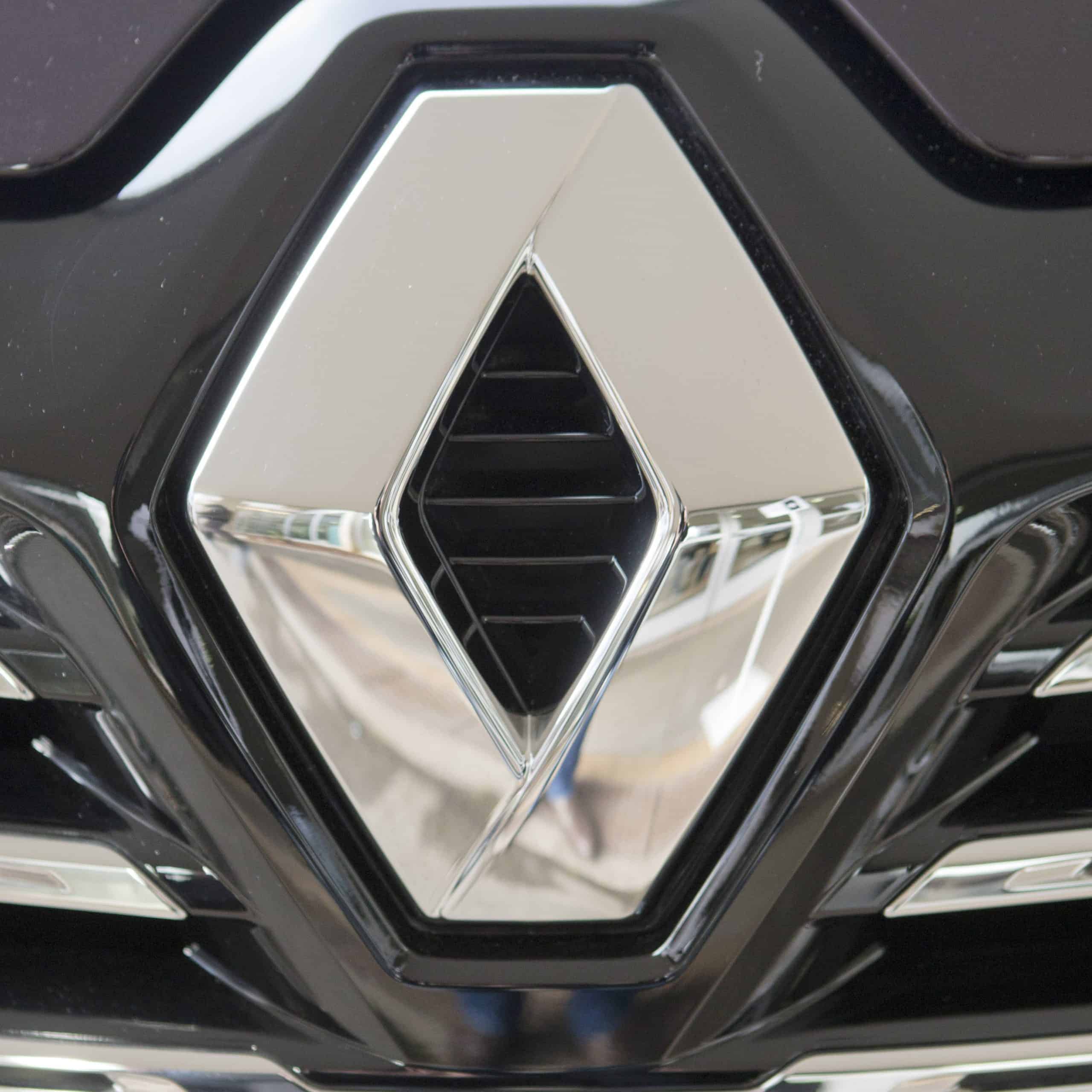 Špekulácie ohľadom  vyšetrovania emisií:  Akcie Renaultu hlásia prepad o 17 %