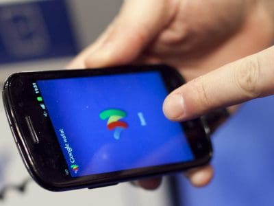 Peniaze cez telefón či e-mail: ECB plánuje zaviesť nový systém bankových prevodov