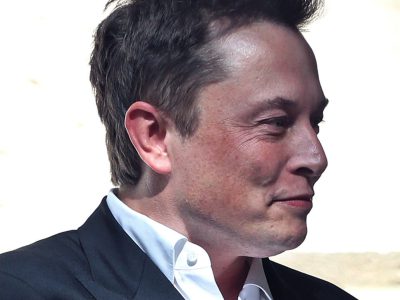Milióny sa prelievajú z jednej firmy do druhej: Spoznajte fungovanie ekonomiky menom Elon Musk